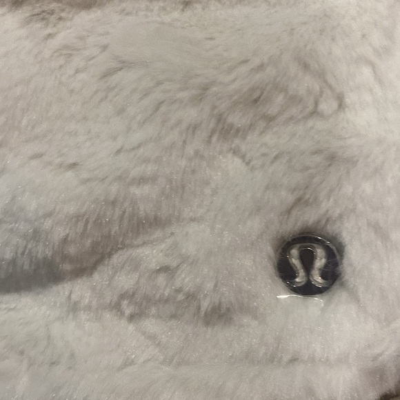 New Lululemon Everywhere Belt Bag Plush Fleece white - Picture 10 of 10